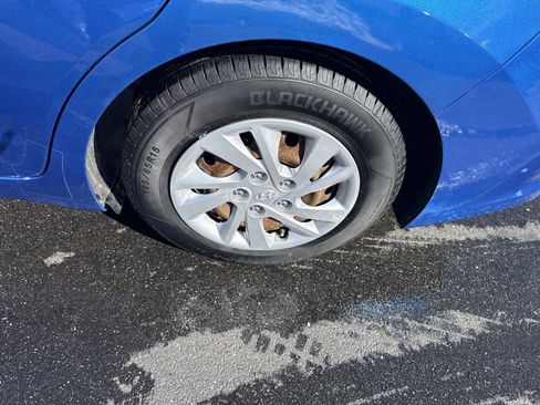 Used 2017 Hyundai Elantra SE image 13