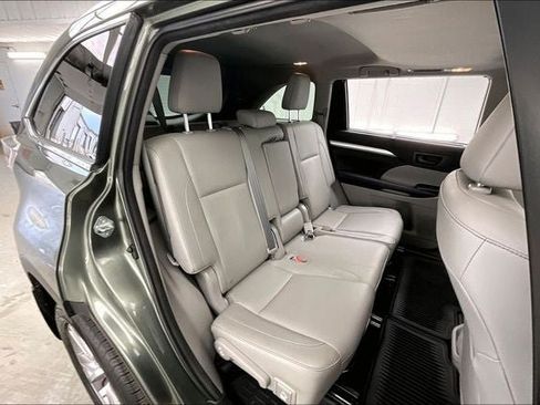 Used 2015 Toyota Highlander XLE AWD/4WD image 19