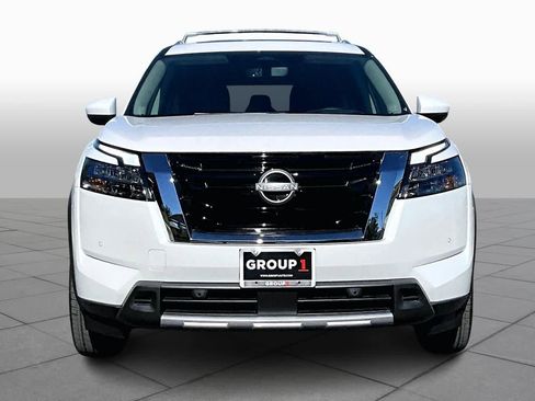 New 2025 Nissan Pathfinder Platinum image 3