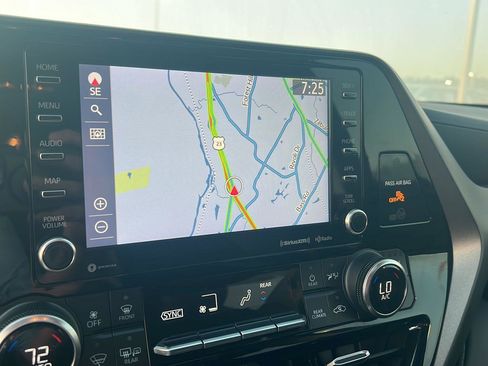 Used 2022 Toyota Highlander XLE image 26