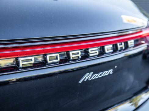 Certified 2025 Porsche Macan image 24