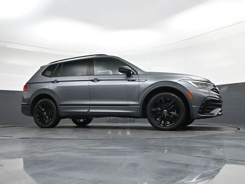 Used 2022 Volkswagen Tiguan SE R-Line image 33