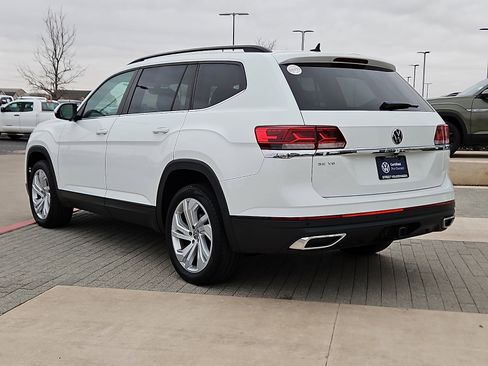 Used 2022 Volkswagen Atlas SE image 2