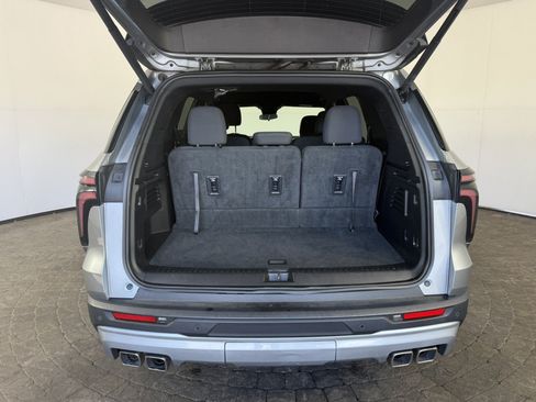Used 2024 Chevrolet Traverse LT AWD/4WD image 7