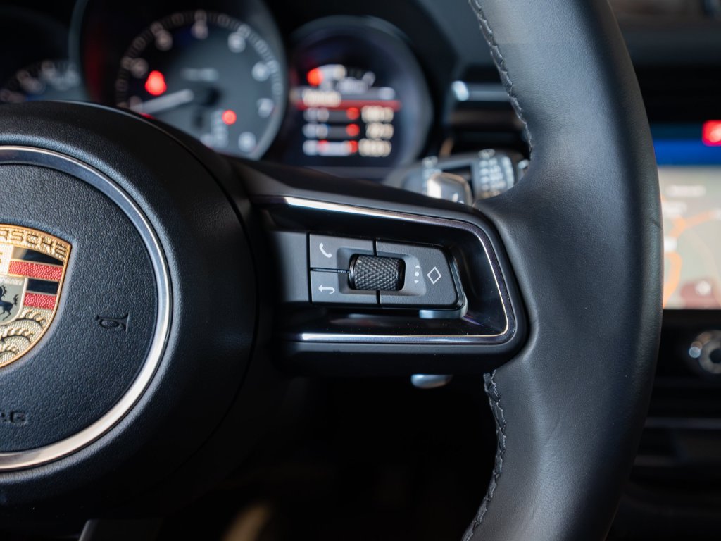 Certified 2023 Porsche Macan AWD/4WD image 16