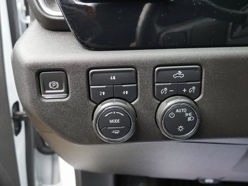 Used 2024 Chevrolet Silverado 2500 LT image 11