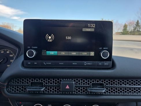 Used 2025 Honda HR-V Sport image 15