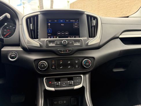 Used 2024 GMC Terrain SLE FWD image 20