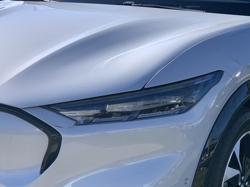 Used 2022 Ford Mustang Mach-E Premium image 6