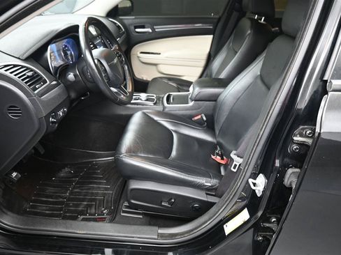 Used 2021 Chrysler 300 Touring w/ Sport Appearance Package RWD image 14