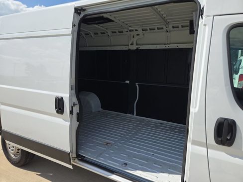 Used 2026 RAM ProMaster 2500 w/ Convenience Group FWD image 24