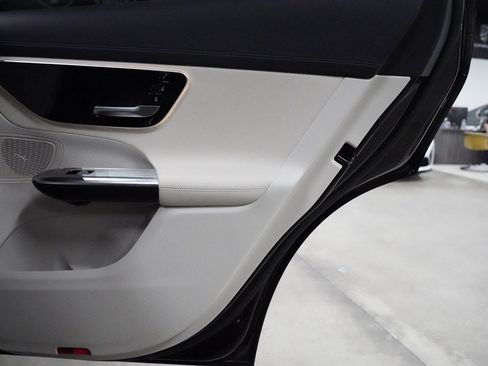 Used 2024 Mercedes-Benz GLC 300 4MATIC image 18