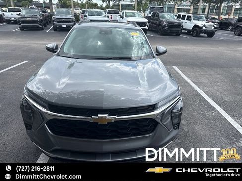 Used 2024 Chevrolet Trax LT w/ Sunroof Package FWD image 1