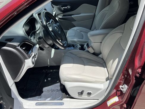 Used 2019 Jeep Cherokee Limited image 15