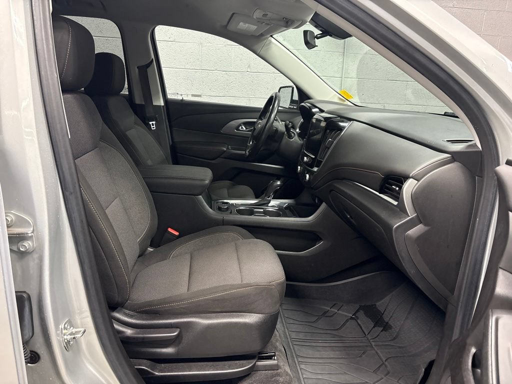 Used 2020 Chevrolet Traverse LT FWD image 7