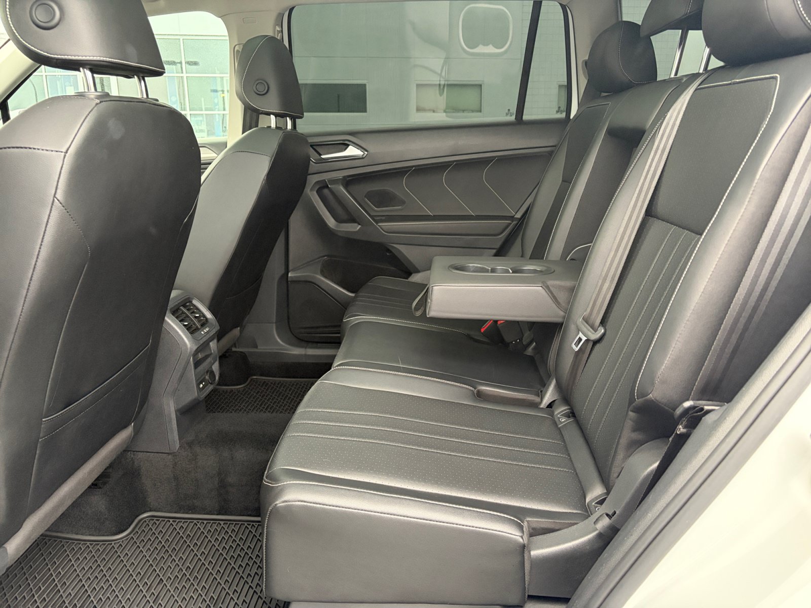 Used 2022 Volkswagen Tiguan SE AWD/4WD image 17