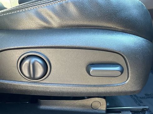 Used 2024 GMC Terrain SLT image 38