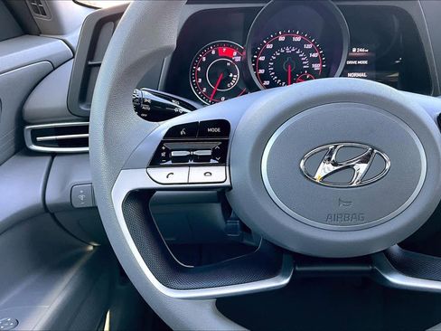 Used 2022 Hyundai Elantra SEL w/ Cargo Package FWD image 21