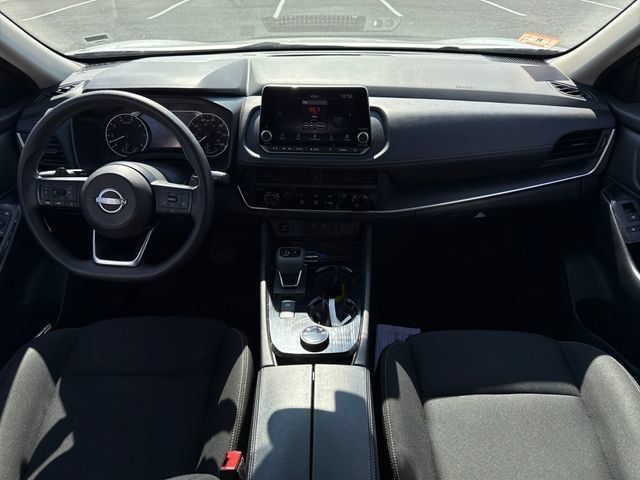 Used 2024 Nissan Rogue S AWD/4WD image 18