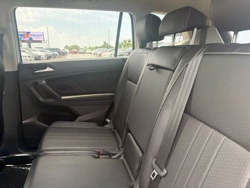 Used 2024 Volkswagen Tiguan SE FWD image 12