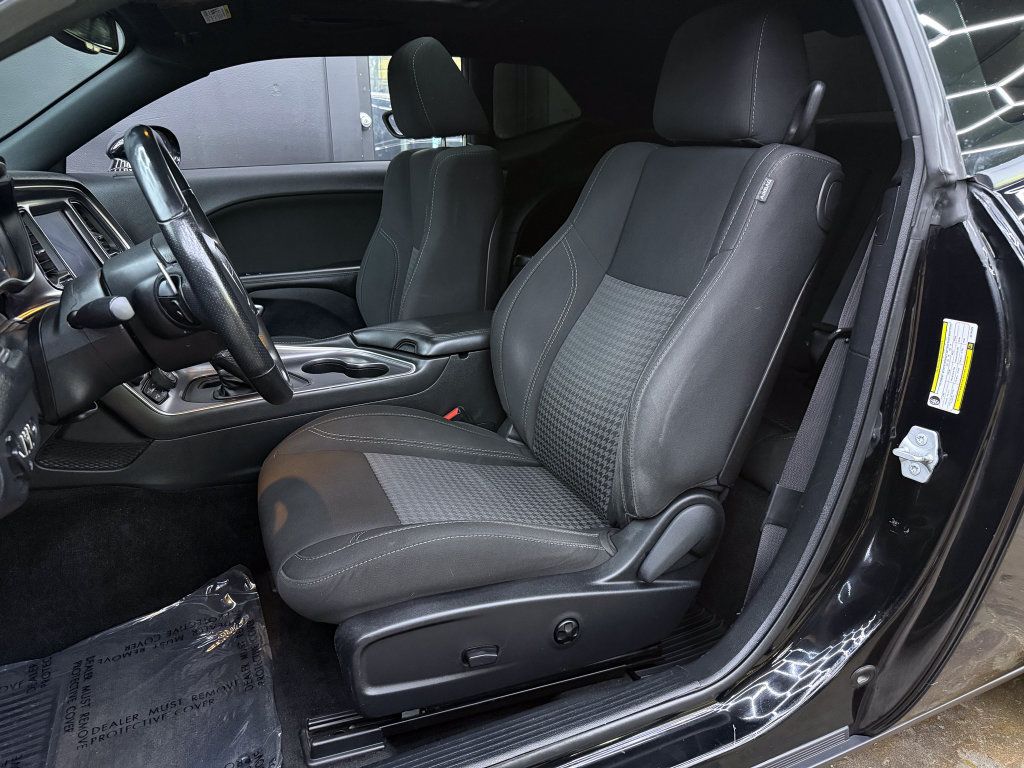 Used 2018 Dodge Challenger R/T w/ Driver Convenience Group RWD image 13