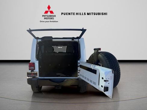 Used 2018 Jeep Wrangler Unlimited Sahara image 6