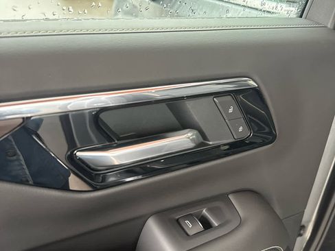 New 2026 Chevrolet Suburban Premier image 33