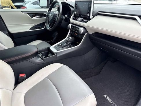 Used 2021 Toyota RAV4 XLE Premium image 19