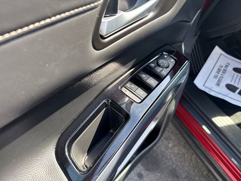 Used 2024 Nissan Pathfinder SL w/ SL Premium Package image 12