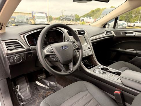 Used 2020 Ford Fusion SE FWD image 14