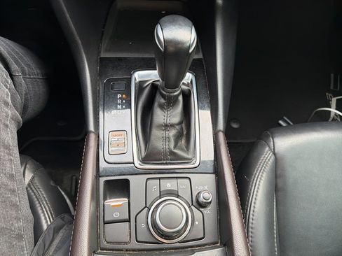 Used 2018 MAZDA MAZDA3 Touring image 19