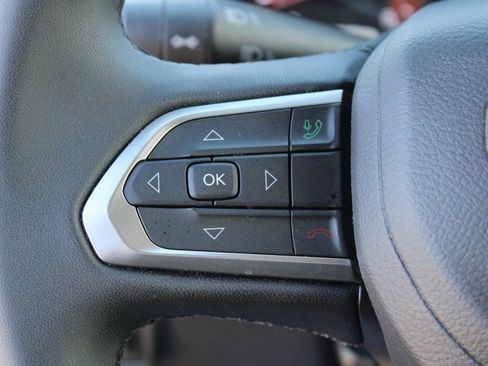 Used 2024 Jeep Compass Latitude image 14