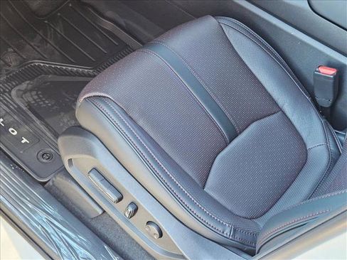 New 2025 Honda Pilot Black Edition image 4