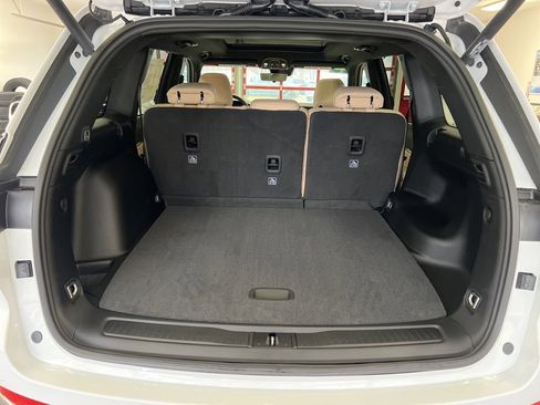 New 2025 Jeep Grand Cherokee Limited image 24