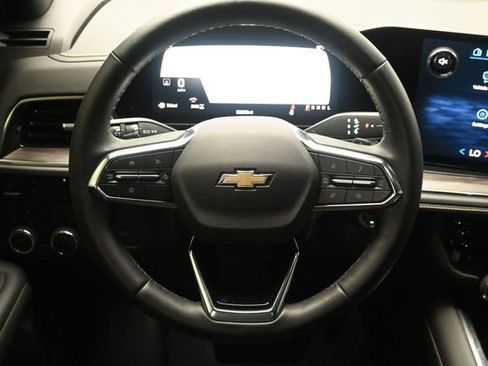 Used 2025 Chevrolet Suburban Premier AWD/4WD image 24