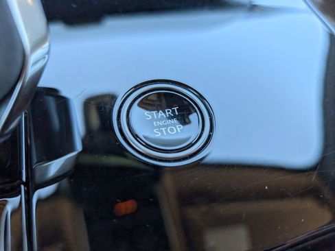 Used 2025 Land Rover Range Rover Sport Dynamic SE image 17