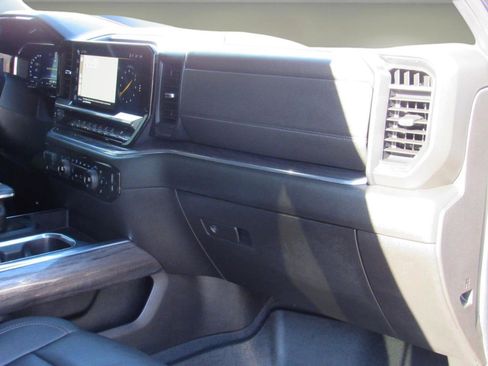 Used 2022 Chevrolet Silverado 1500 LTZ w/ LTZ Premium Package image 40