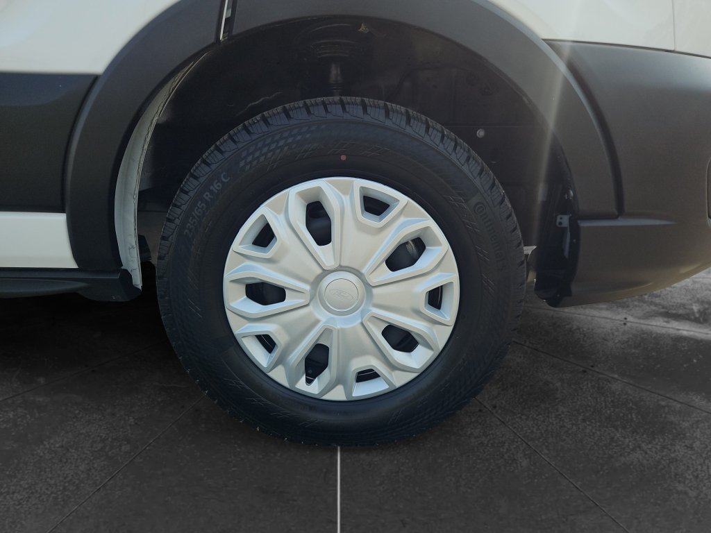 Used 2024 Ford E-Transit Low Roof RWD image 31