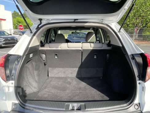 Used 2017 Honda HR-V LX image 9