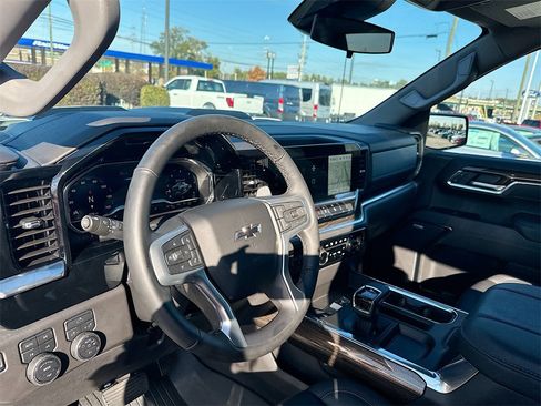 Used 2025 Chevrolet Silverado 1500 LT Trail Boss w/ Convenience Package II image 10