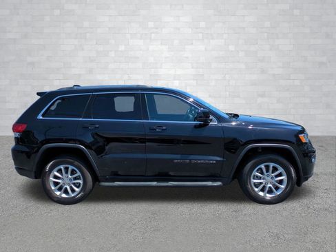 Used 2021 Jeep Grand Cherokee Laredo w/ Security & Convenience Group AWD/4WD image 3