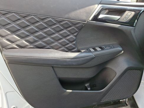 Used 2024 Mitsubishi Outlander SEL AWD/4WD image 13