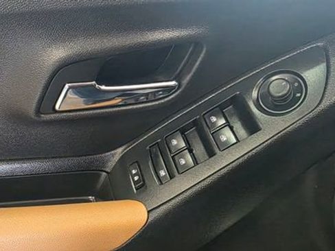 Used 2017 Chevrolet Trax Premier w/ Driver Confidence II Package image 12