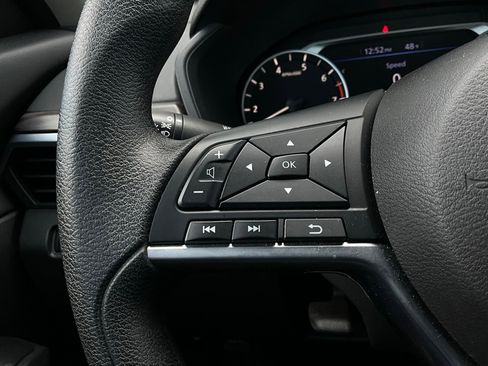 Used 2025 Nissan Altima 2.5 SV image 32