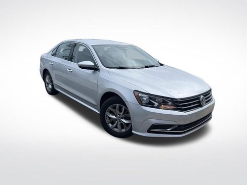 Used 2017 Volkswagen Passat 1.8T S FWD image 2