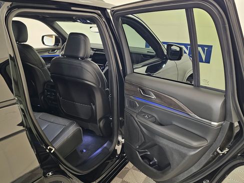 New 2025 Jeep Grand Cherokee Overland image 40