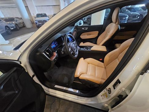 Certified 2023 Volvo XC60 B5 Ultimate w/ Climate Package AWD/4WD image 17