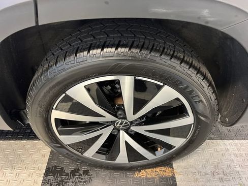 Certified 2024 Volkswagen Taos SE FWD image 15