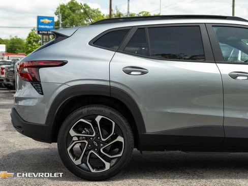 New 2026 Chevrolet Trax RS w/ Sunroof Package FWD image 5