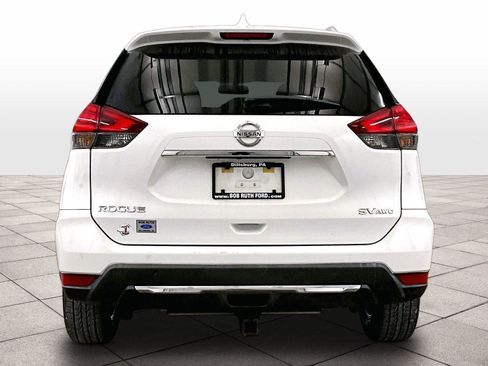 Used 2017 Nissan Rogue SV AWD/4WD image 4